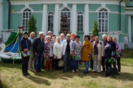 СТАРОСТЬ  МЕНЯ  ДОМА  НЕ  ЗАСТАНЕТ